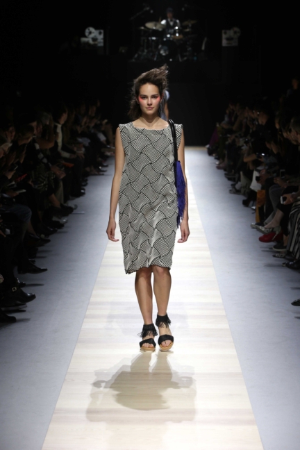 issey-miyake-paris-fashion-week-spring-summer-2016-33