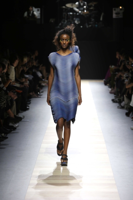 issey-miyake-paris-fashion-week-spring-summer-2016-34