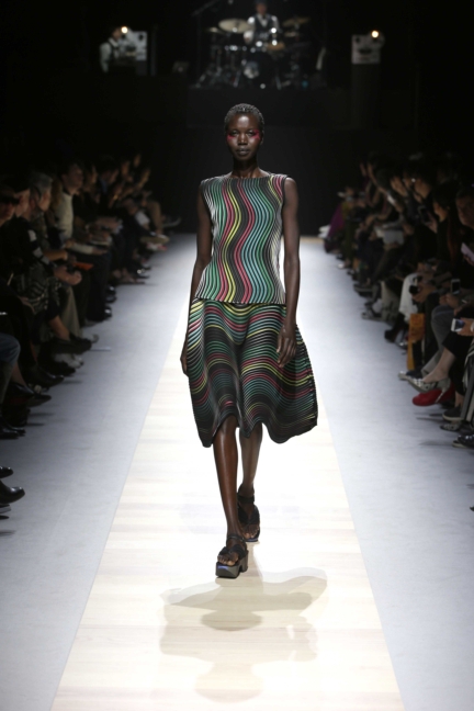 issey-miyake-paris-fashion-week-spring-summer-2016-41