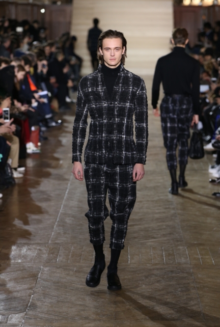 issey-miyake-men-paris-men-aw-17-39