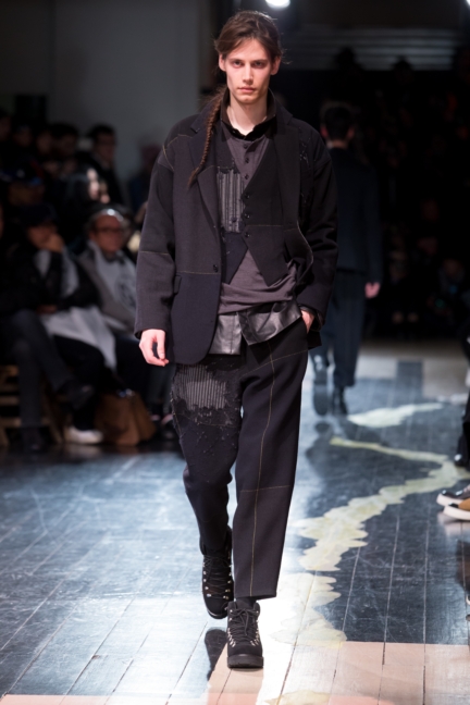 yohji-yamamoto-paris-mens-aw-16-29