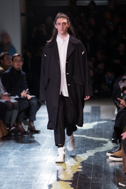 yohji-yamamoto-paris-mens-aw-16-31