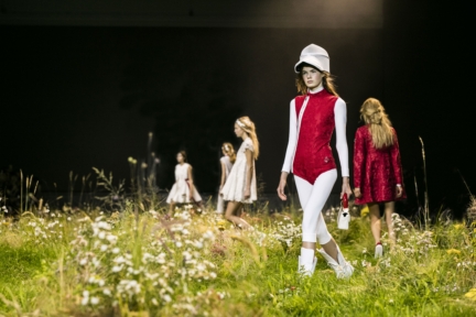 moncler-gamme-rouge-paris-fashion-week-2016-atmosphere-5