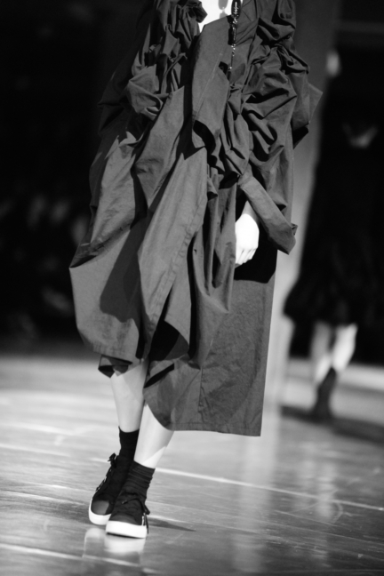 dsc_0655_yohji-yamamoto-femme-fw17_elise-toide