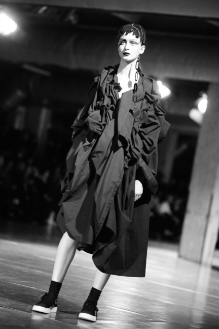 dsc_0658_yohji-yamamoto-femme-fw17_elise-toide