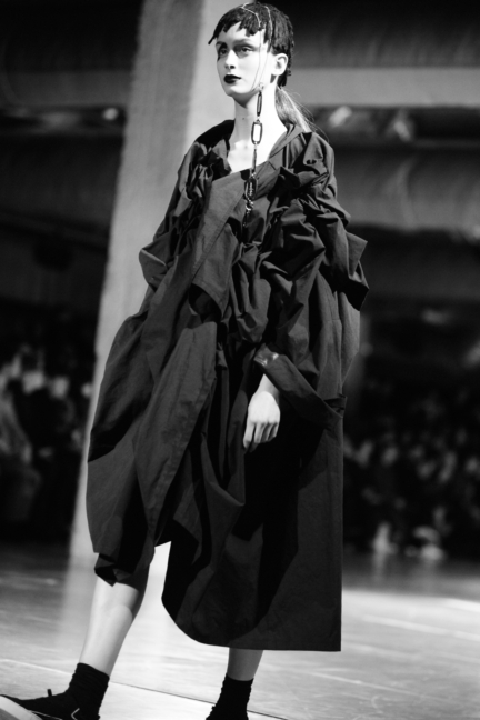 dsc_0661_yohji-yamamoto-femme-fw17_elise-toide