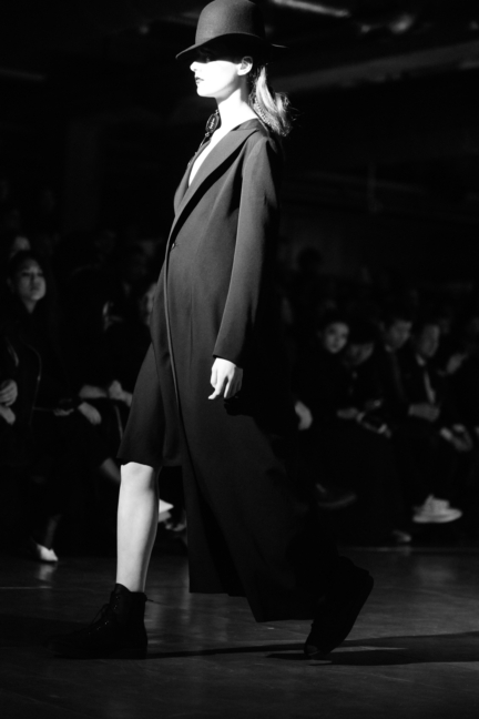 dsc_1166_yohji-yamamoto-femme-fw17_elise-toide