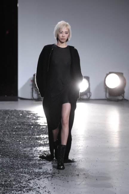zadig-voltaire-catwalk-show-detail-paris-fashion-week-autumn-winter-2014-20