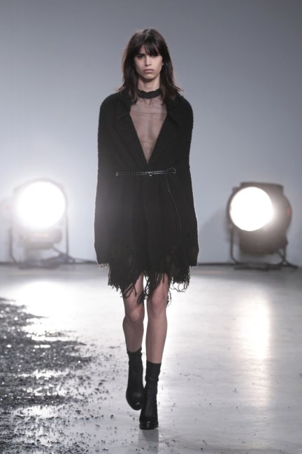 zadig-voltaire-catwalk-show-detail-paris-fashion-week-autumn-winter-2014-23