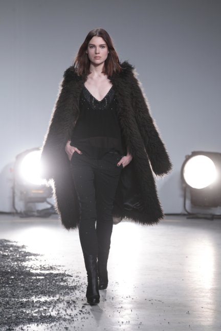 zadig-voltaire-catwalk-show-detail-paris-fashion-week-autumn-winter-2014-24