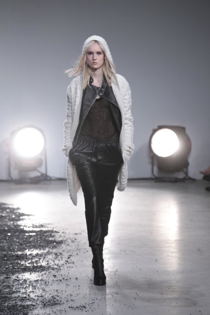 zadig-voltaire-catwalk-show-detail-paris-fashion-week-autumn-winter-2014-25