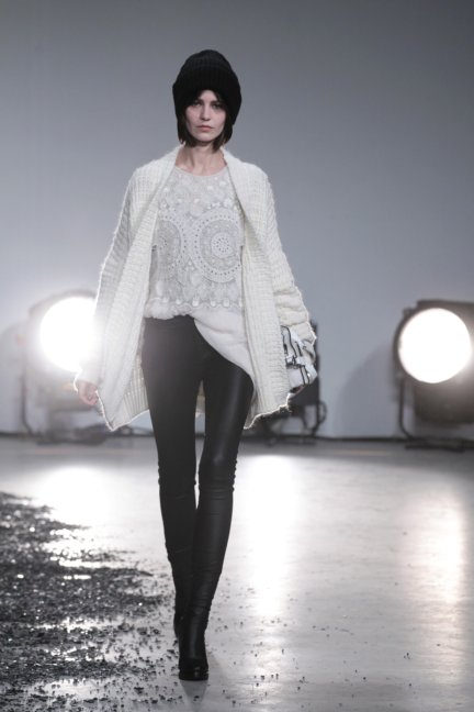 zadig-voltaire-catwalk-show-detail-paris-fashion-week-autumn-winter-2014-27