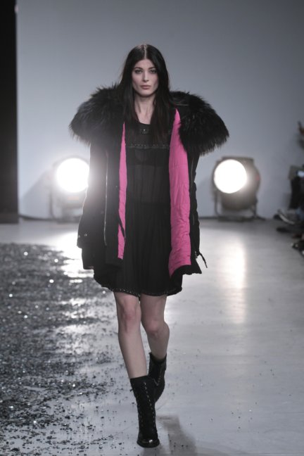 zadig-voltaire-catwalk-show-detail-paris-fashion-week-autumn-winter-2014-3