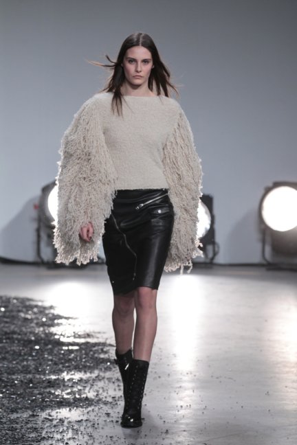 zadig-voltaire-catwalk-show-detail-paris-fashion-week-autumn-winter-2014-33