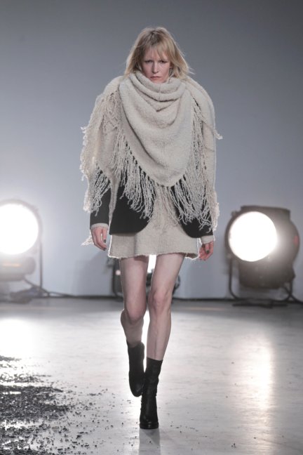 zadig-voltaire-catwalk-show-detail-paris-fashion-week-autumn-winter-2014-35
