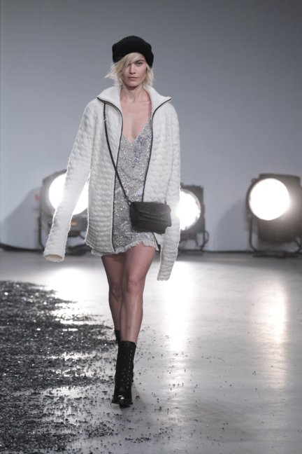 zadig-voltaire-catwalk-show-detail-paris-fashion-week-autumn-winter-2014-37