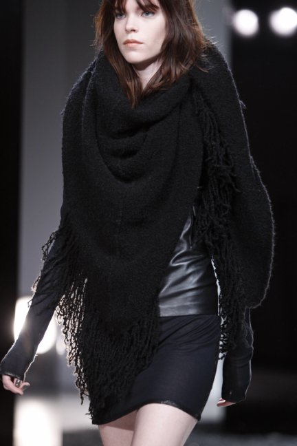 zadig-voltaire-catwalk-show-detail-paris-fashion-week-autumn-winter-2014-57