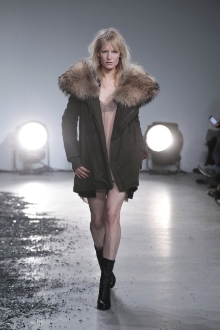 zadig-voltaire-catwalk-show-detail-paris-fashion-week-autumn-winter-2014