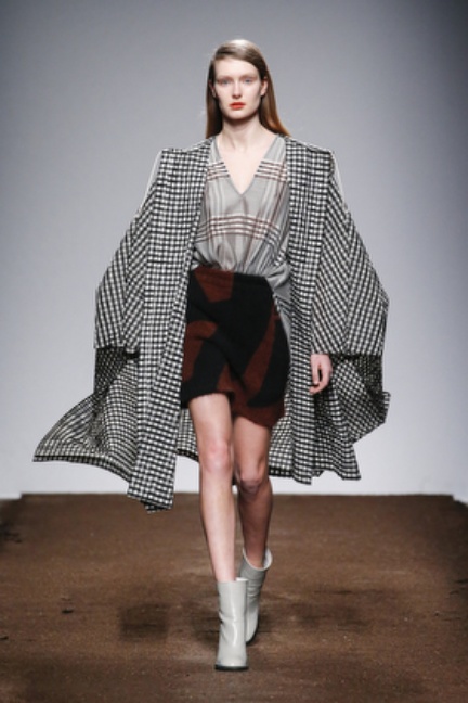 christian-wijnants-paris-fashion-week-autumn-winter-2015-looks-47