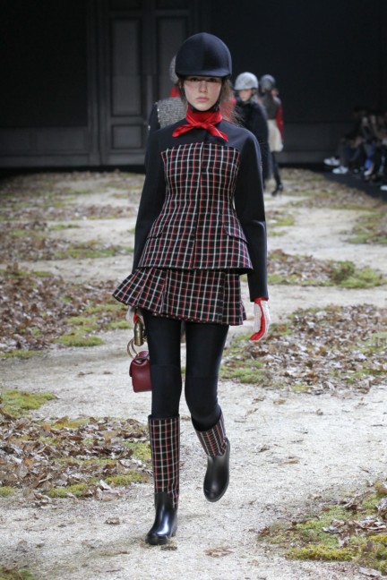 moncler-gamme-rouge-paris-fashion-week-autumn-winter-2015-runway-14
