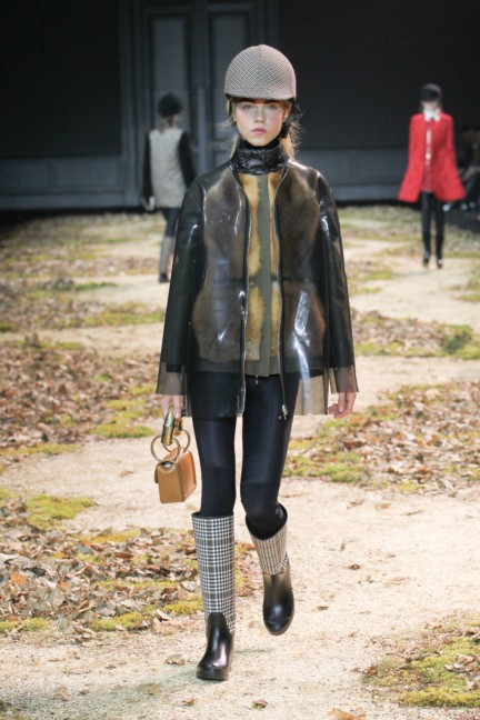 moncler-gamme-rouge-paris-fashion-week-autumn-winter-2015-runway-33