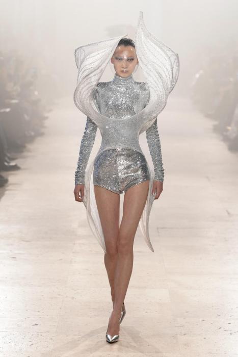 rahul-mishra-couture-ss-16-19