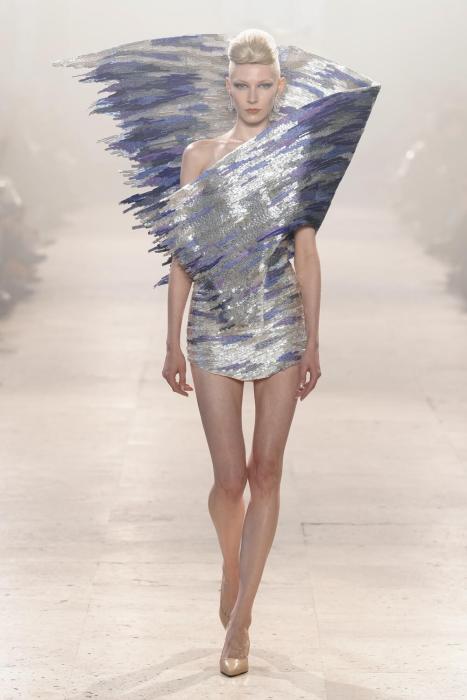 rahul-mishra-couture-ss-16-20