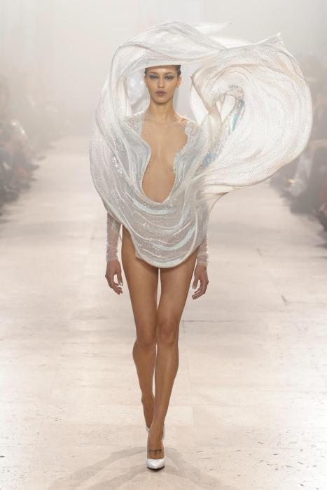 rahul-mishra-couture-ss-16-21