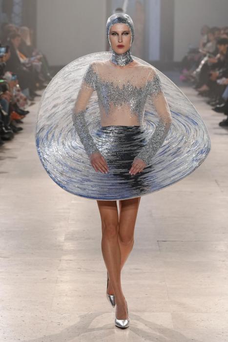 rahul-mishra-couture-ss-16-40