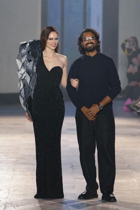 rahul-mishra-couture-ss-16-53