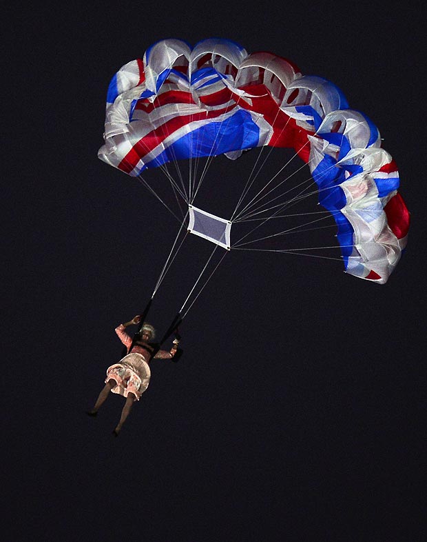 the-queen-parachute-jump