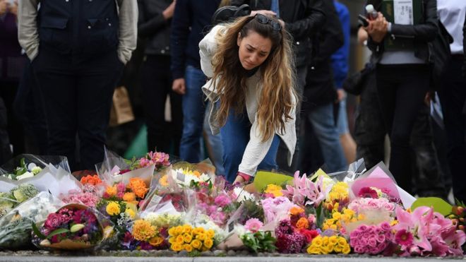 tributes-are-left-to-honour-victims-of-london-terror-attacks