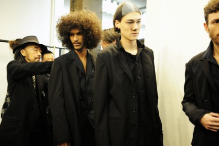 yohji-yamamoto-paris-mens-autumn-winter-2015-backstage-9