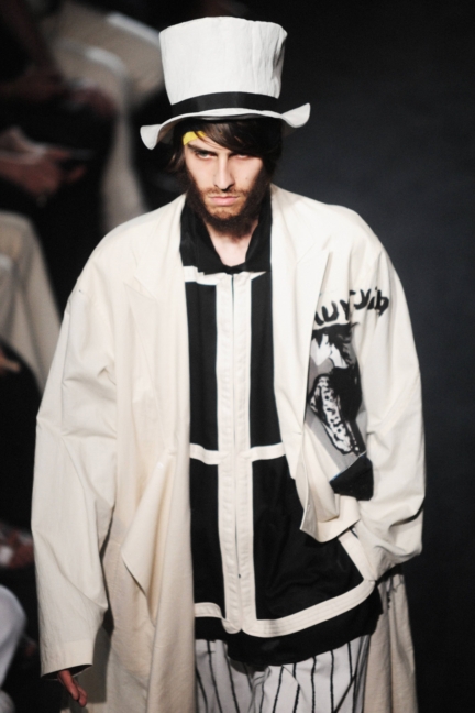 yohji-yamamoto-paris-mens-ss-17-34