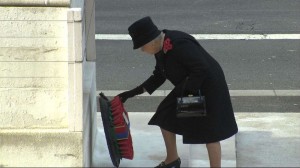 the-queen-lays-first-wreath-at-the-cenotaph-on-remembrance-sunday