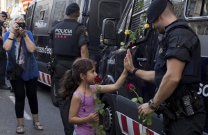 People Honour Police - Barcelona