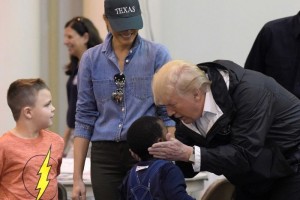 Donald & Melania Trump At Refuge Centre in Texas 1