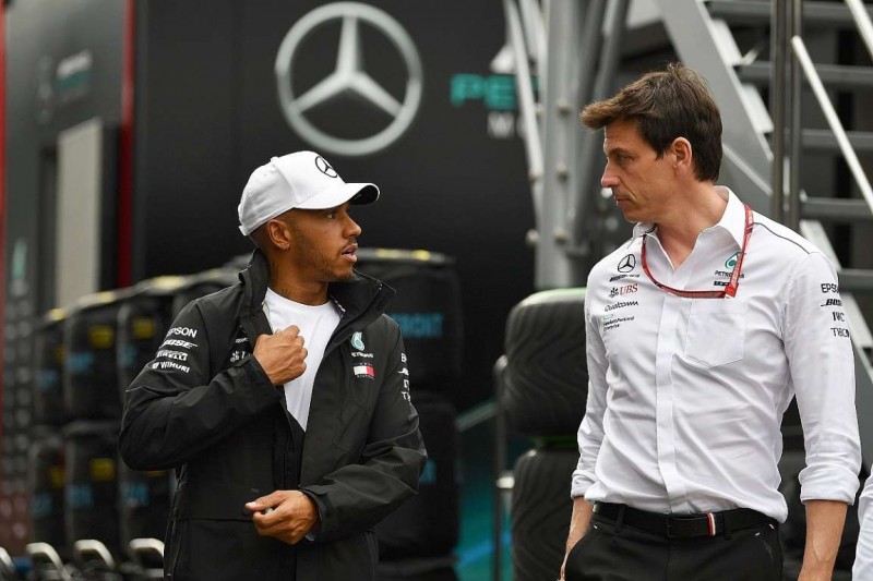 LEWIS HAMILTON & TOTO WOLFF 3