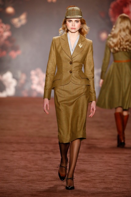 aw-2016_mercedes-benz-fashion-week-berlin_de_0002_lena-hoschek_60705