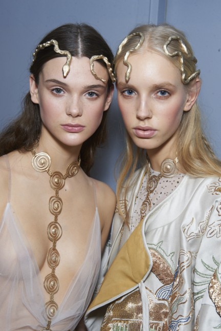 valentino-backstage-haute-couture-spring-summer-2016-129