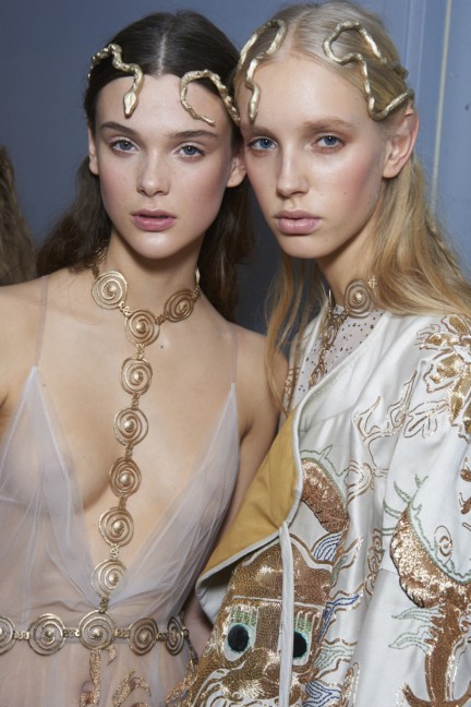 valentino-backstage-haute-couture-spring-summer-2016-130