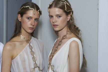 valentino-backstage-haute-couture-spring-summer-2016-141