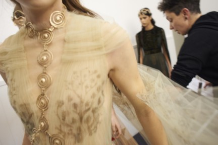 valentino-backstage-haute-couture-spring-summer-2016-148