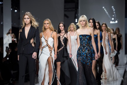 atelier-versace-ss16_finale-1