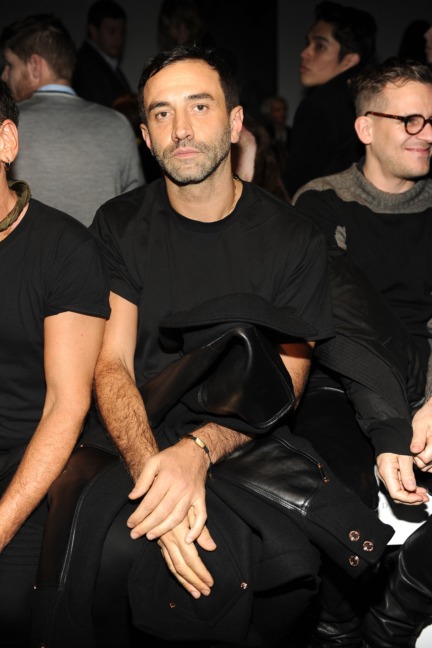 033_riccardo-tisci_nin_2567_r