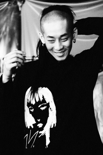 yohji-yamamoto-paris-mens-aw-16-14