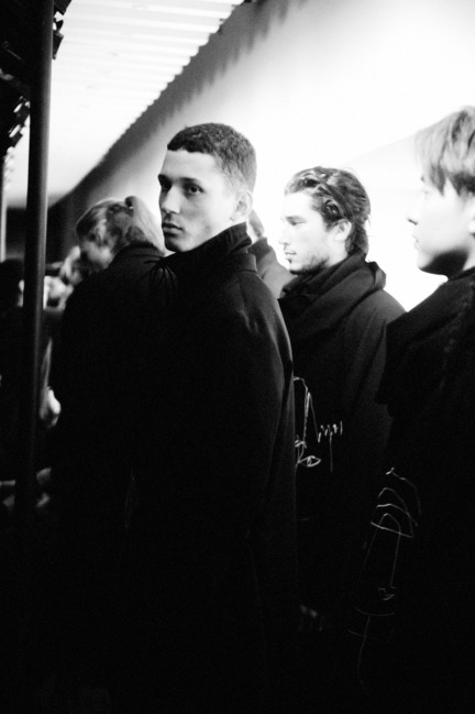 yohji-yamamoto-paris-mens-aw-16-55