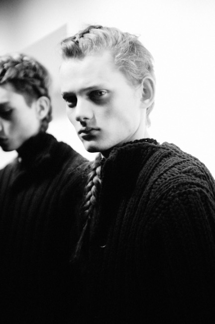 yohji-yamamoto-paris-mens-aw-16-57