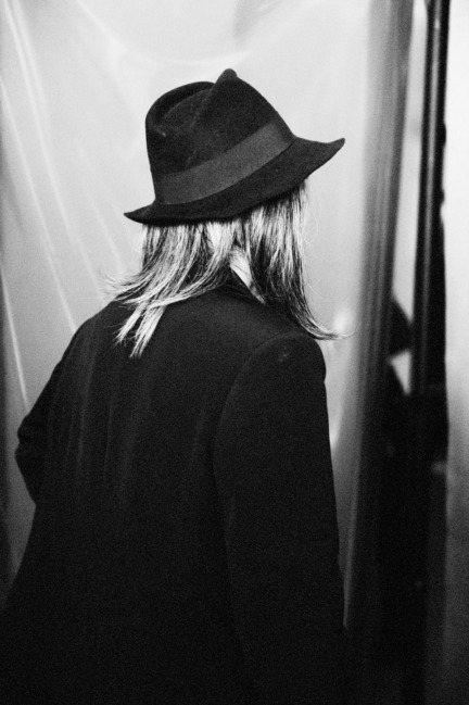 yohji-yamamoto-paris-mens-aw-16-60