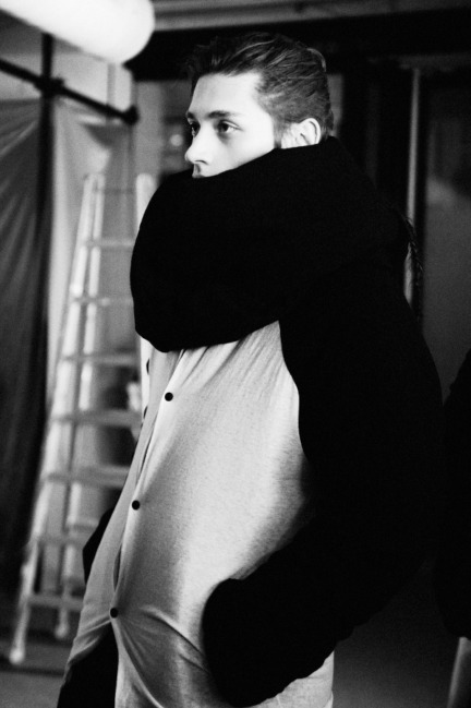 yohji-yamamoto-paris-mens-aw-16-64